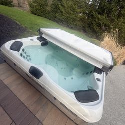 Bullfrog A8B hot tub