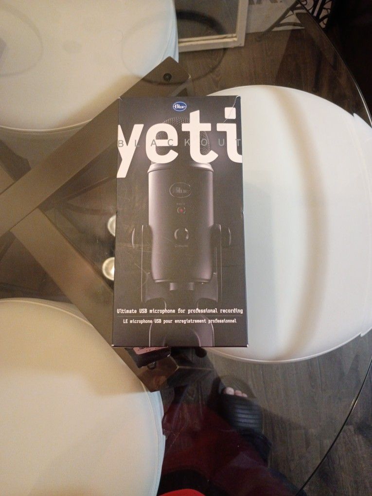 Yeti Blackout Professional Recording Microphone 