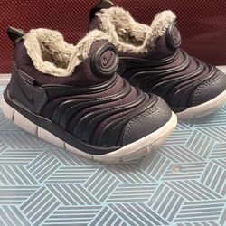 Preowned KIDS Nike Size 6c In Great Shape