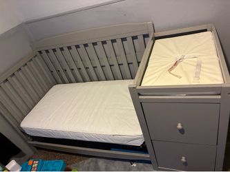 Toddler bed crib changing table