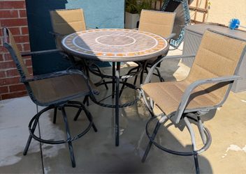 Pub/Bar Table with 4 Swivel Chairs