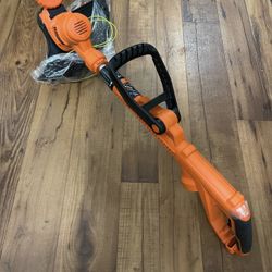 BLACK+DECKER 14 in. 6.5 AMP Corded Electric Single Line 2-in-1 String  Trimmer & Lawn Edger with Automatic Feed for Sale in Houston, TX - OfferUp