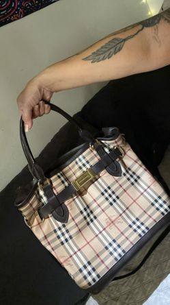 Women’s Burberry Purse 