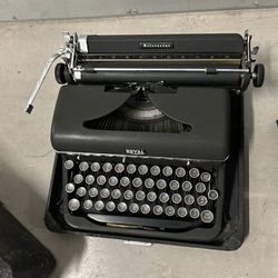 Vintage Antique Royal Aristocrat Typewriter With Case