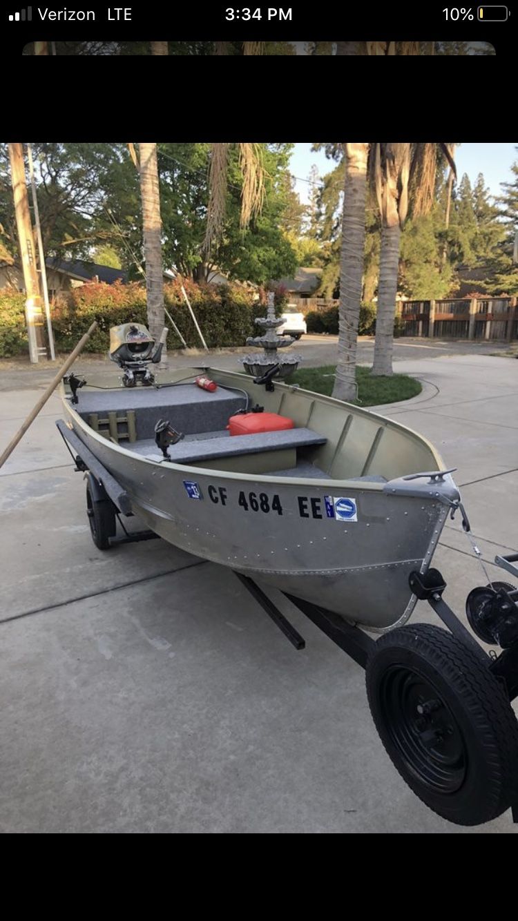 Aluminum boat
