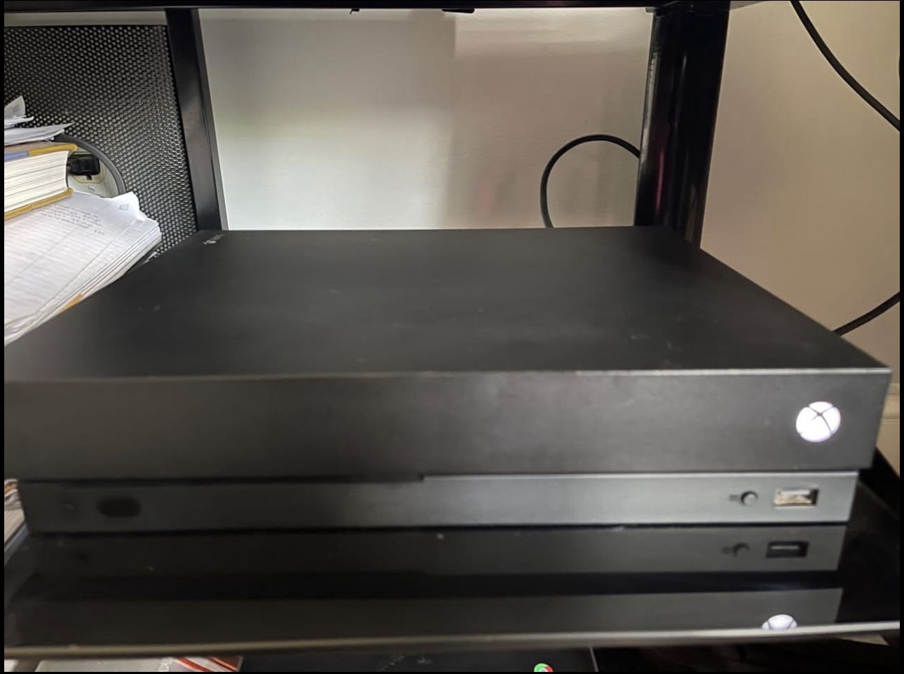 X BOX ONE with 2 Controllers & PLAYKIT CHARGER