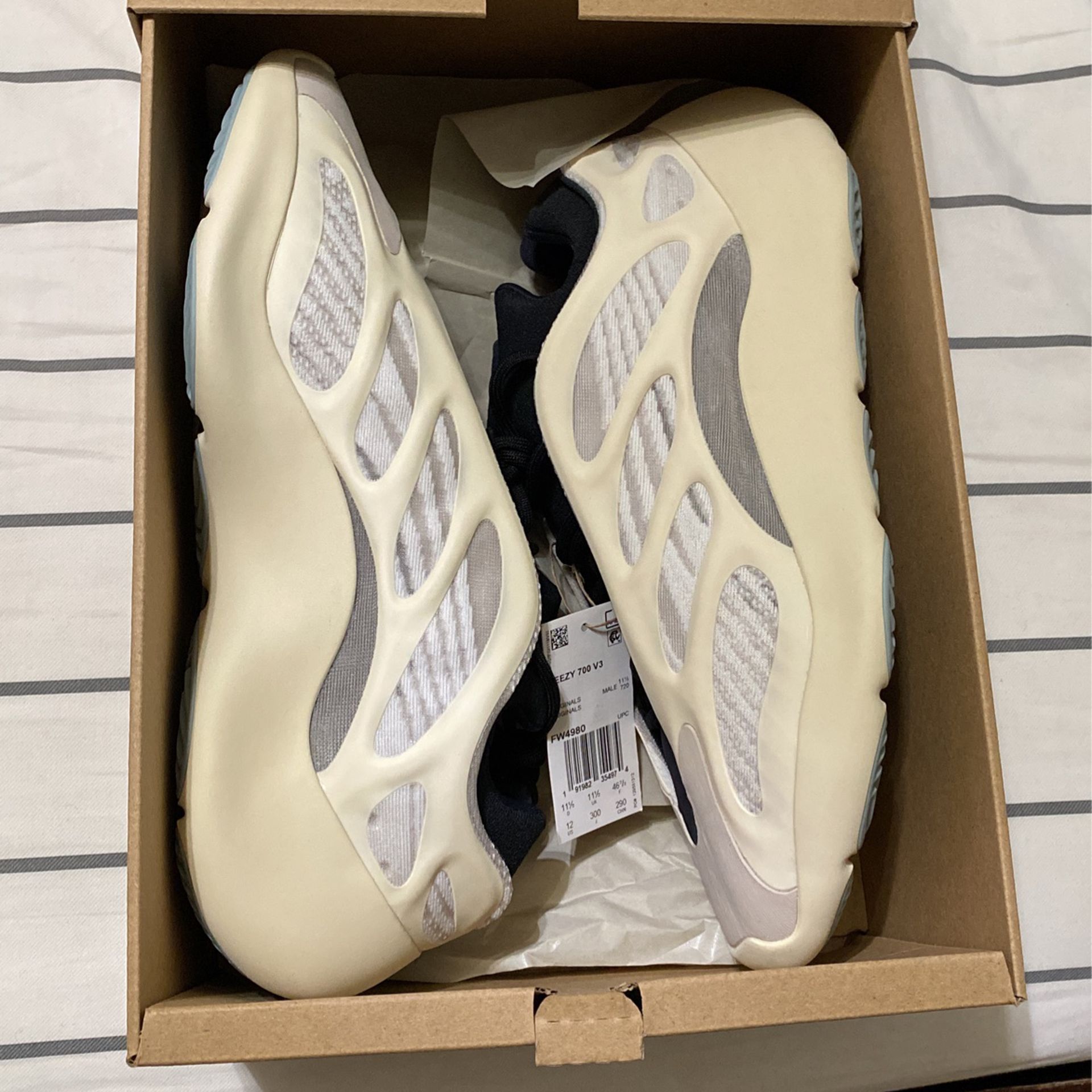 Yeezy 700v3 Azael *Size 12* for Sale in Queens, NY -