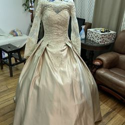 Gold Ball gown Great Condition Long Train Size 0-1 Small 