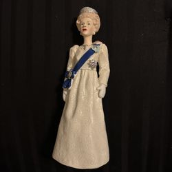 Vintage Queen Elizabeth || Resin Ornament.