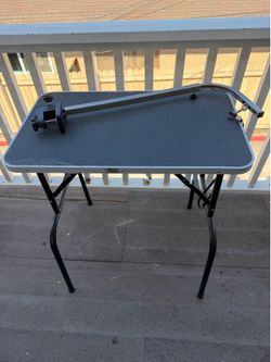 Grooming table