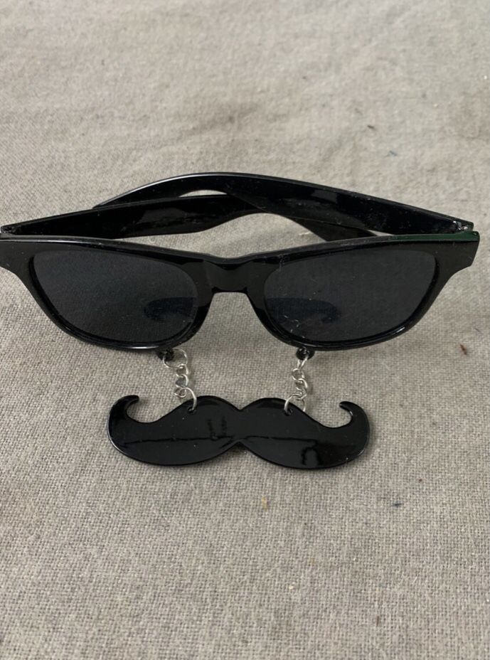 Screaming•,•          Moustache•,•           Sunglasses},•••,•••,••