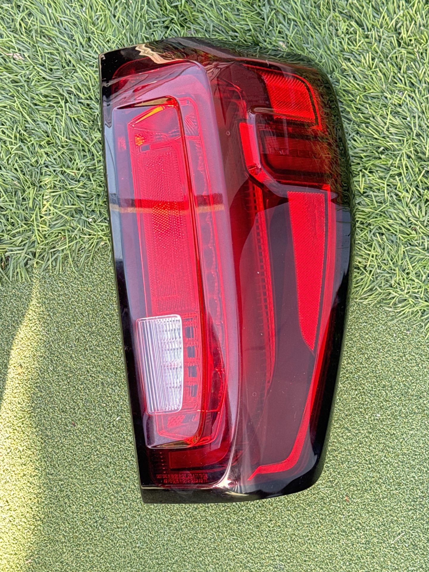 19 20 21 22 23 24 GMC Sierra Denali 1(contact info removed)HD Right Tail light OEM