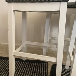 Beautiful 3 Matching bar Stools