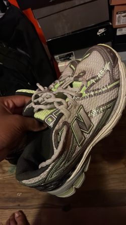 New balance black and green size 8