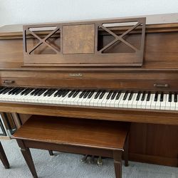 Baldwin piano 