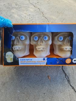 Brand New 3 Pack Skull Pathway Markers