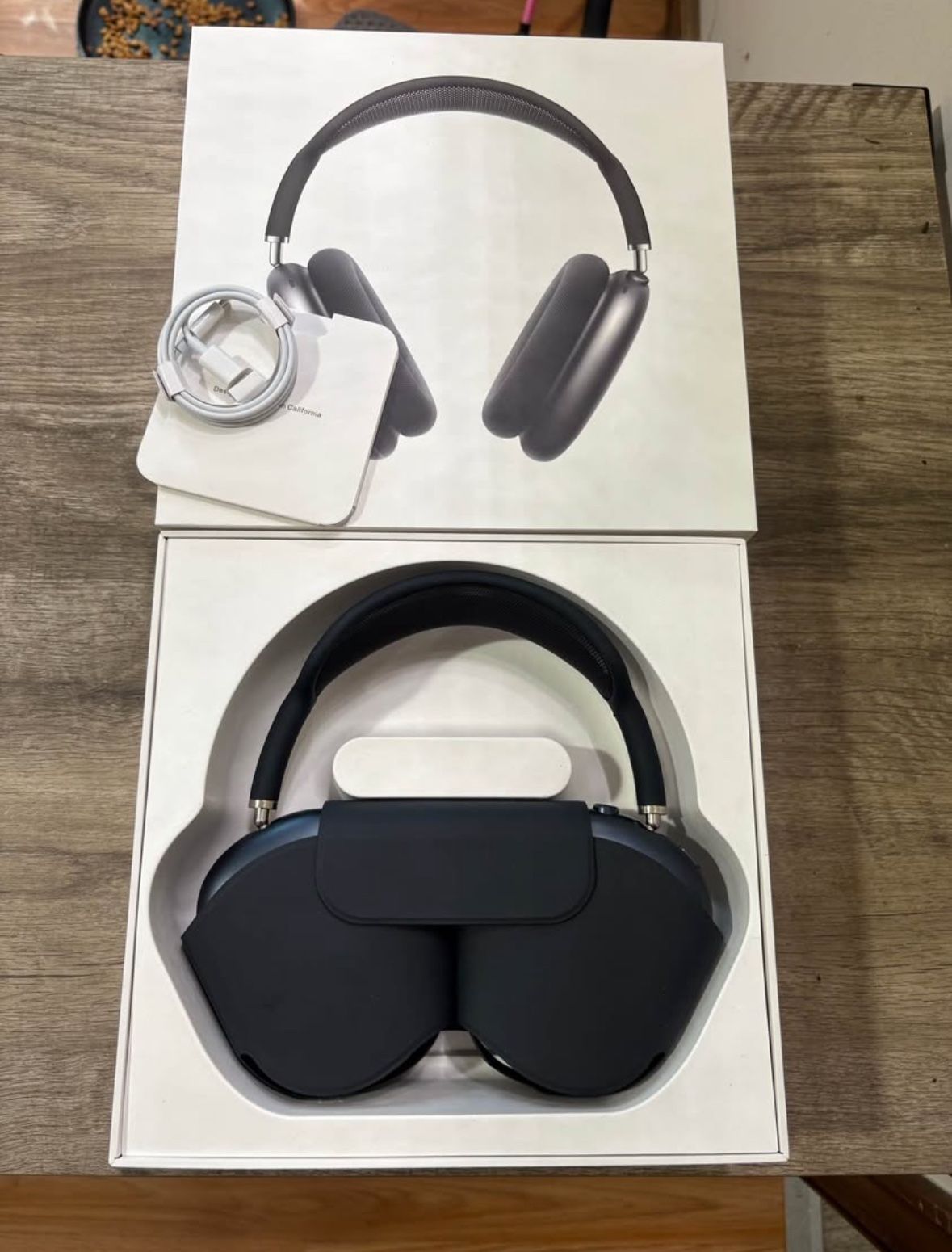 AirPods Max - Midnight *used once* (AppleCare+)