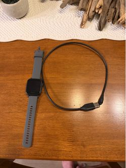 Garmin Venu SQ + charger