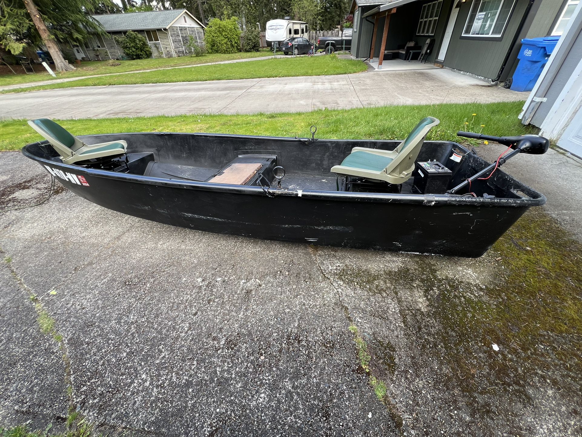 12’ Boat With Trolling Motor