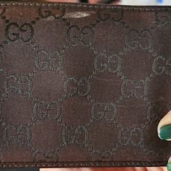Gucci Wallet lightly used good condition 