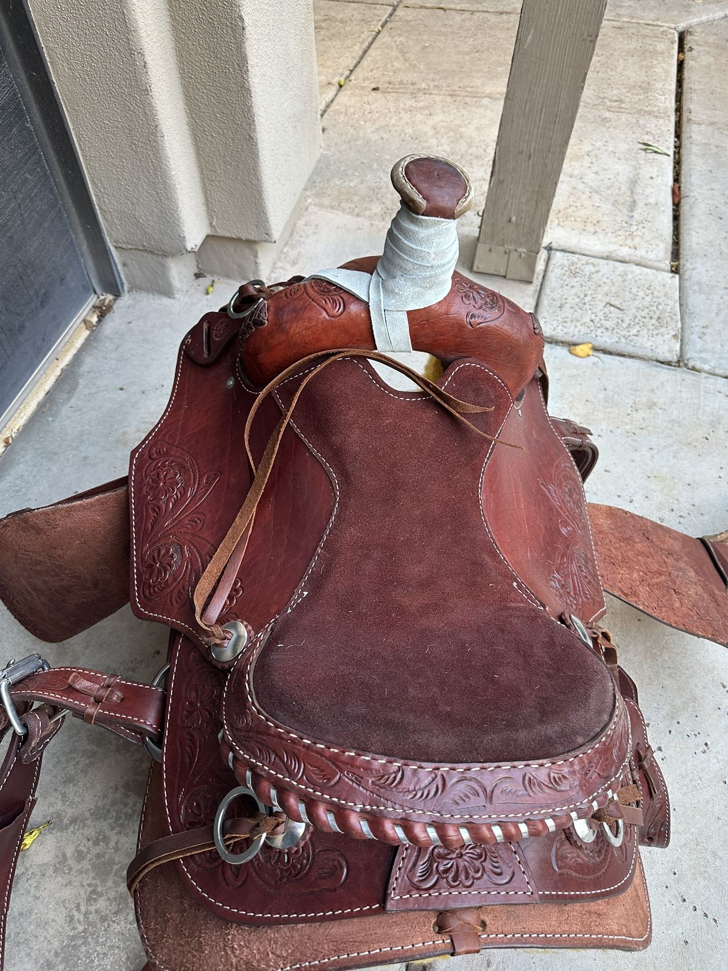 Saddle 16" Cloverleaf Please Saddle
