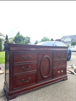 dresser