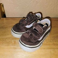 Vans "Off the Wall" Toddler size 5 • Velcro closure