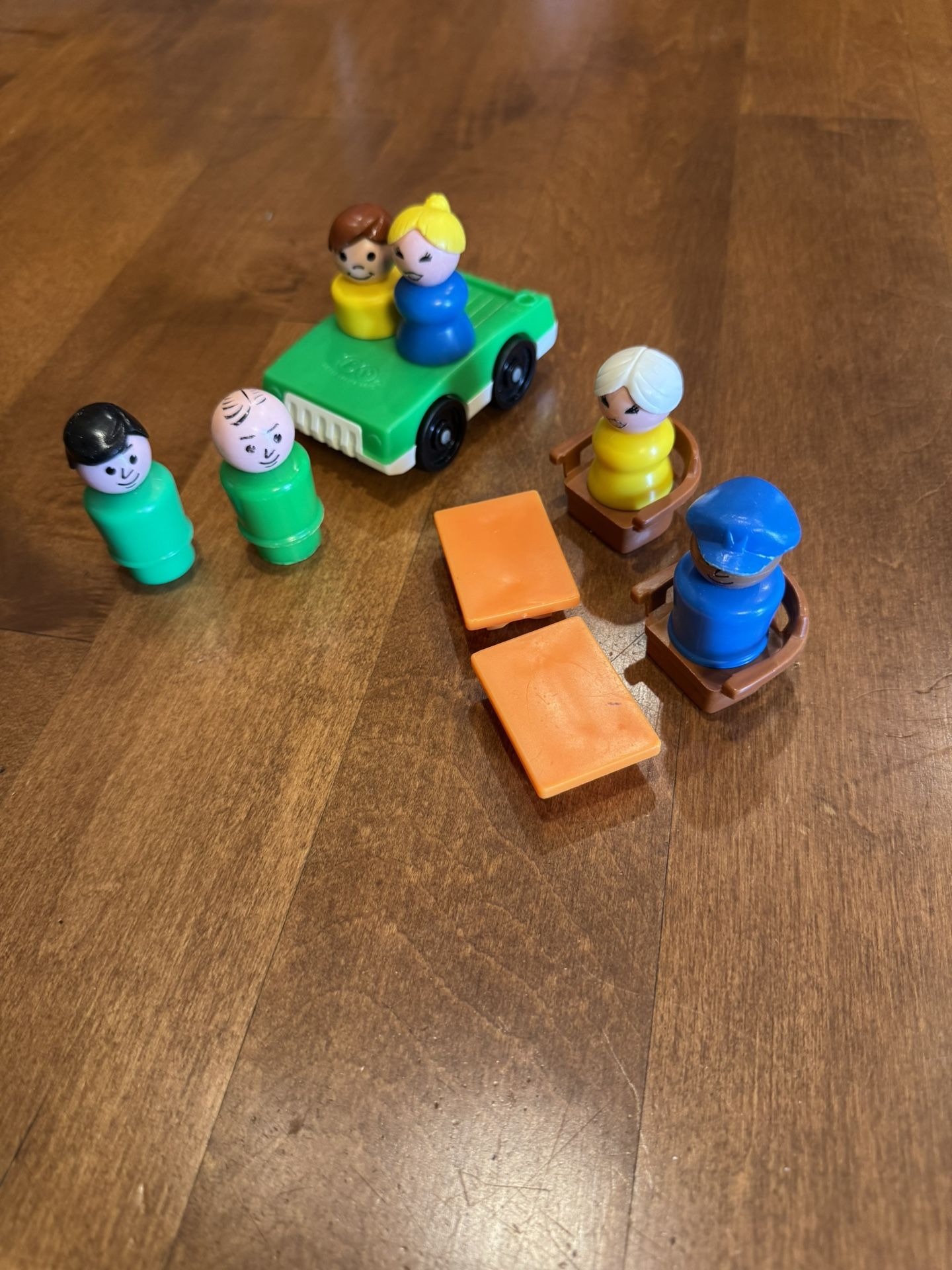 Vintage Fisher-Price Little People play set shipping available