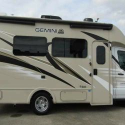 2022 THOR MOTOR COACH GEMINI 23TE WITH ONLY 9K MILES! LOADED WITH OPTIONS LIKE 1 SLIDE OUT, SOFA WITH MURPHY BED, COOKTOP, REFRIGERATOR, MICROWAVE ETC