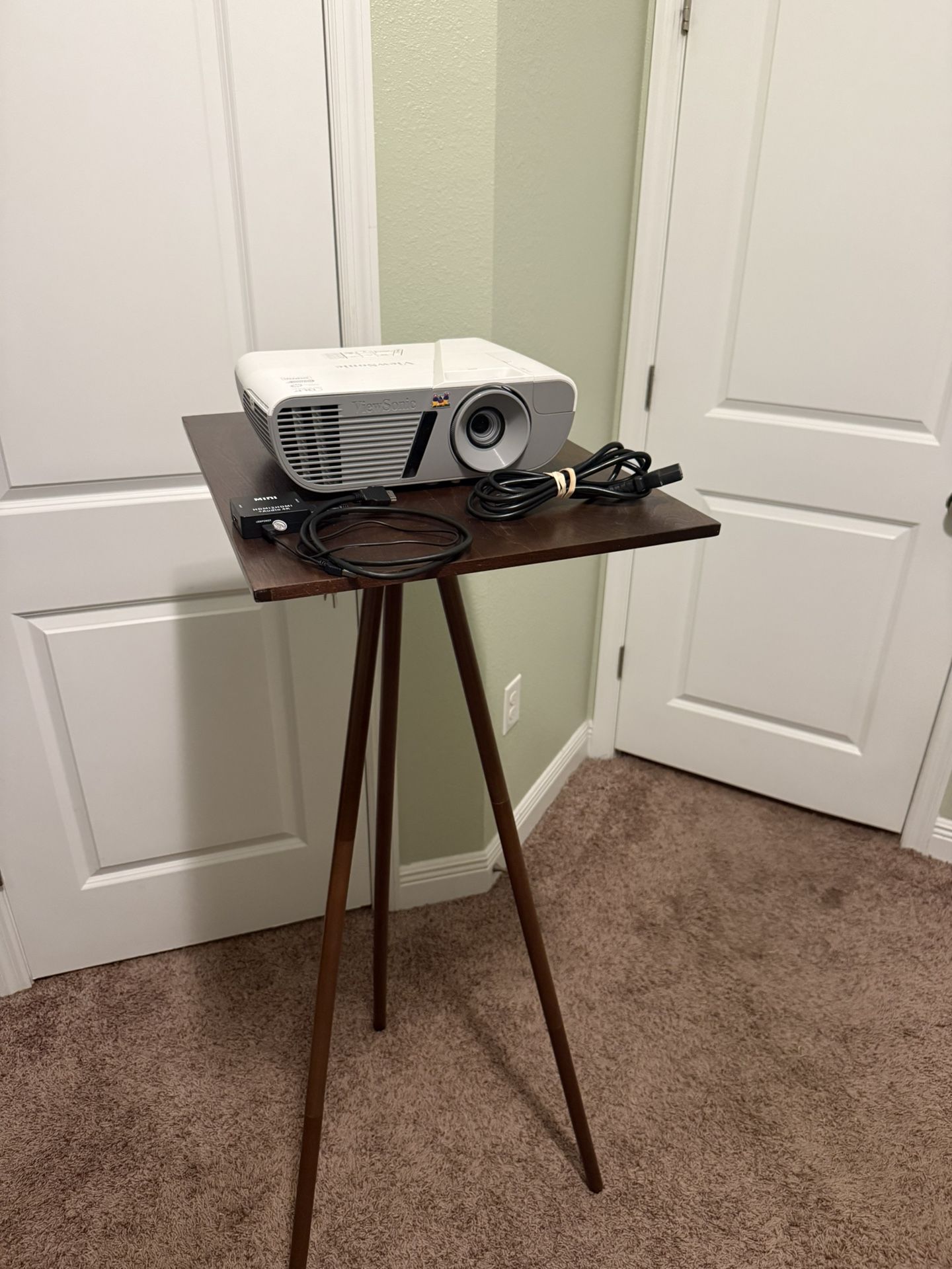 ViewSonic 1080p Projector + Tripod Stand + HDMI Audio Extractor (Low Bulb Hours)