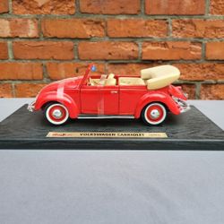 Maisto Special Edition 1:18 Red Volkswagen Cabriolet Diecast Car No Box