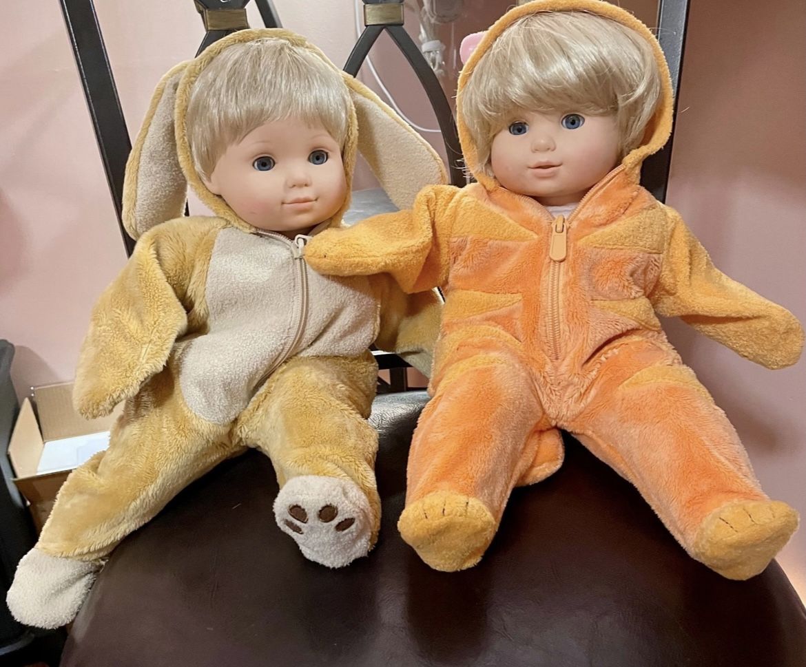 Like new! My American girl baby twins with outfits