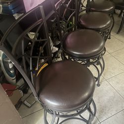 4 Bar Stools 