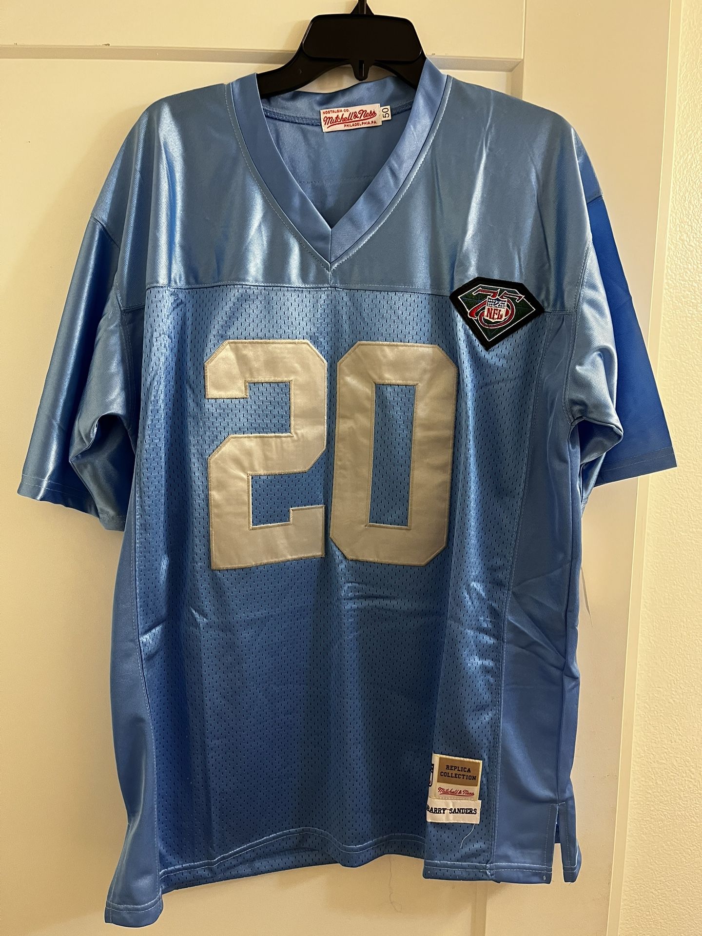 NFL Barry Sanders Detroit Lions Mitchell & Ness Jersey for Sale in  Chandler, AZ - OfferUp