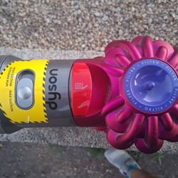 Dyson Vaccum 