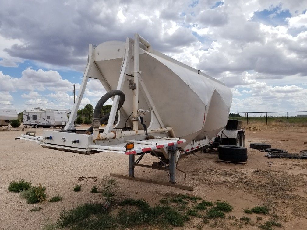 1984 freauhauf sand trailer