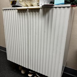 Nice White Credenza In Great Conditions. 