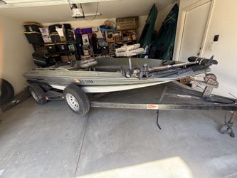 Bass fishing boat hydra sport x270 year 1982 for restoration project