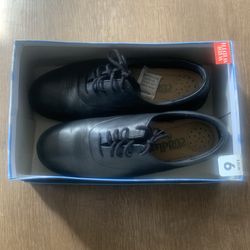 Women’s shoes size 9(New) $3