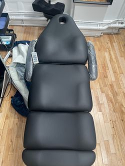 SkinAct Spa Bed/Chair (like new - Good condition!)