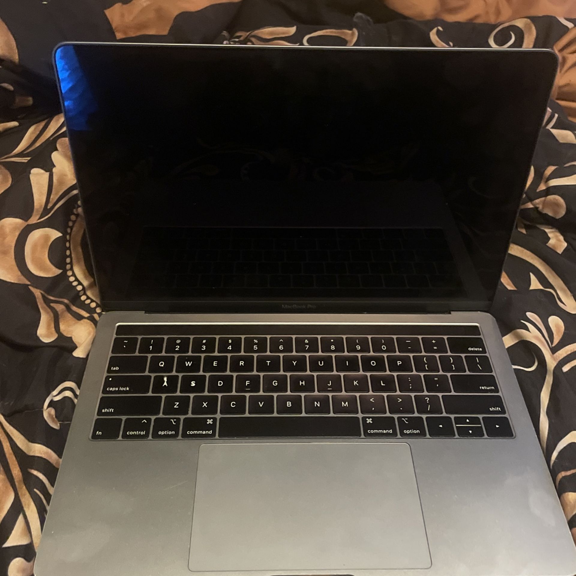 MacBook Pro 13-inch Two Thunderbolt 3 Port