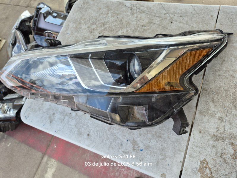 Nissan Altima Left Headlight Oem