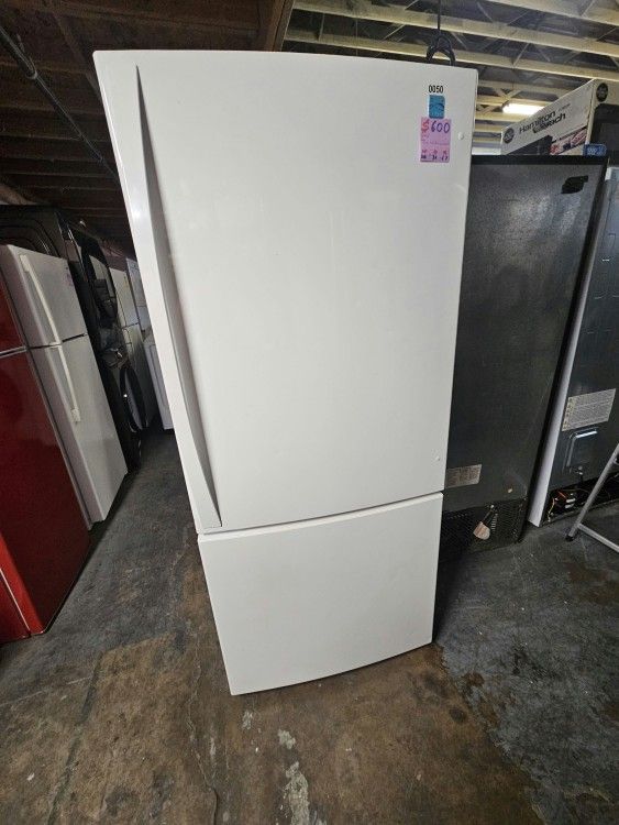 Refrigerator Fridge Kenmore ASK ABOUT DELIVERY! Icemaker inside