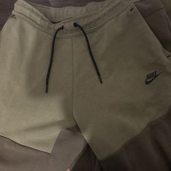 green Nike Tech Put This In About 5 price About 120-110