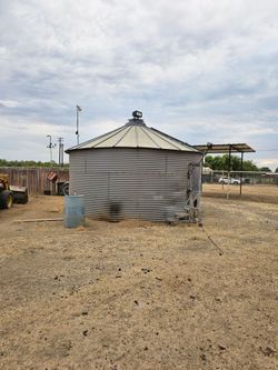 Metal Grain bin/ storage shed