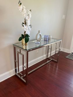Entry way glass table
