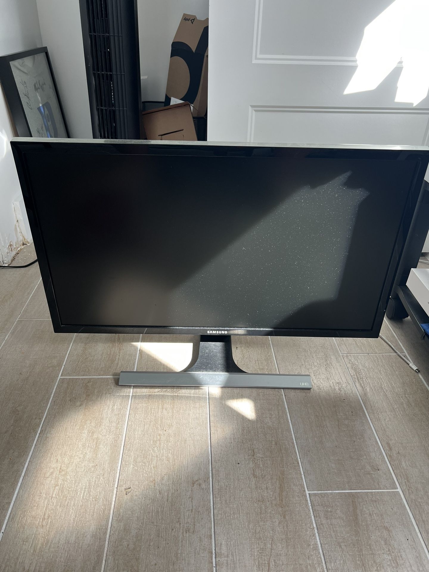 Samsung 4K UHD 28” Monitor