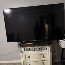 70-inch Sony brand TV, used but working (it's already programmed but the remote control is broken), a universal remote would work fine…