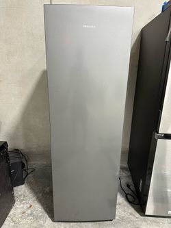 Hisense HFU101N1AVE 10.1CuFt Upright Freezer Stainless Steel OPEN BOX