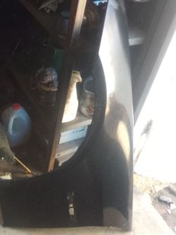 E90 BMW left and right front black fenders